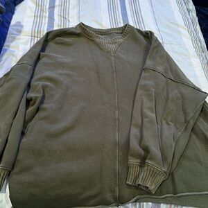 Army green long sweatshirt